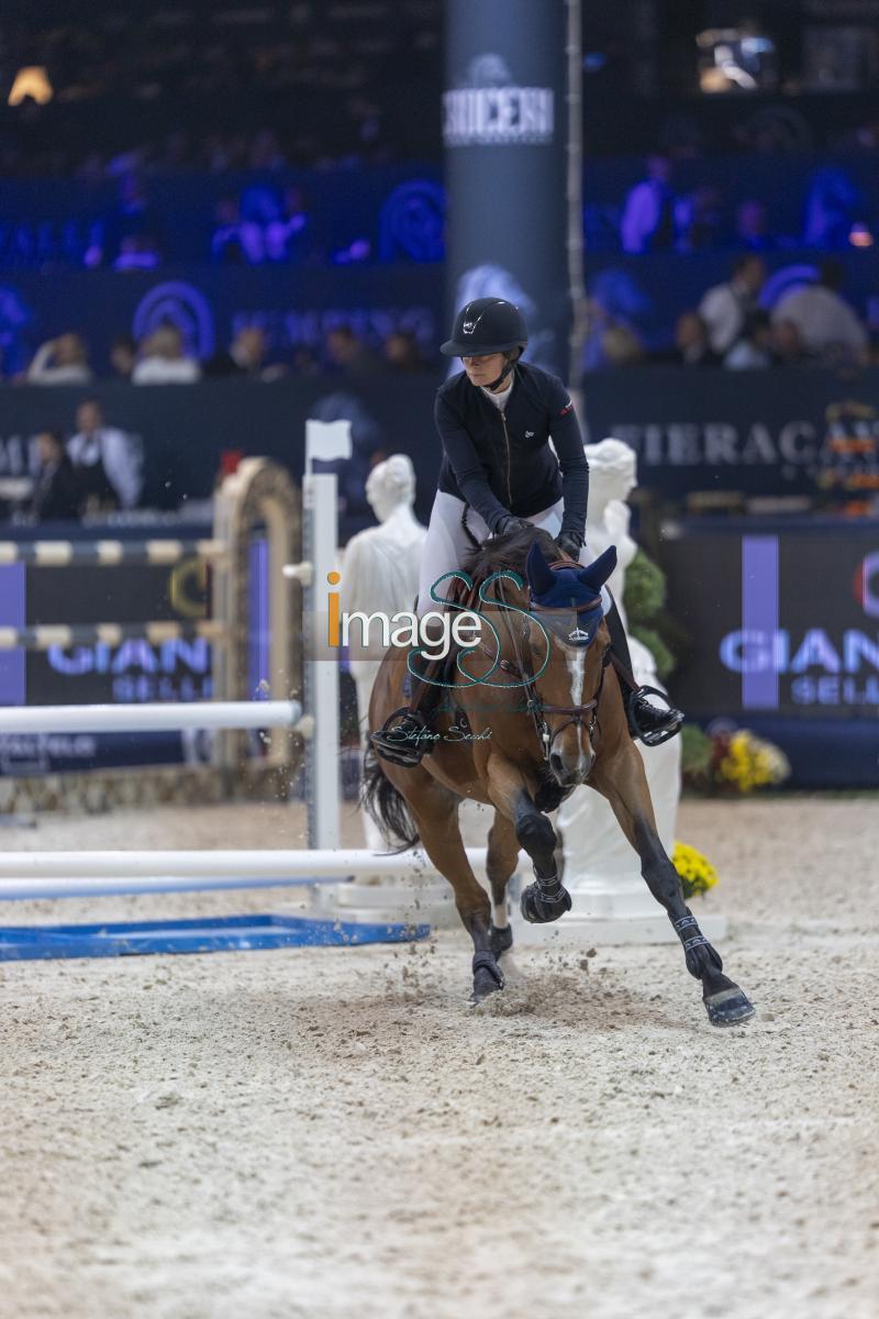 Sadran Jeanne (FRA) riding Funky Boy des Reves_Verona_20241109_SS358205.jpg